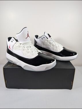 Jordan Max Aura 2 White Gym Red Black CK6636-102 Men's Size 7.5 BOX NO LID